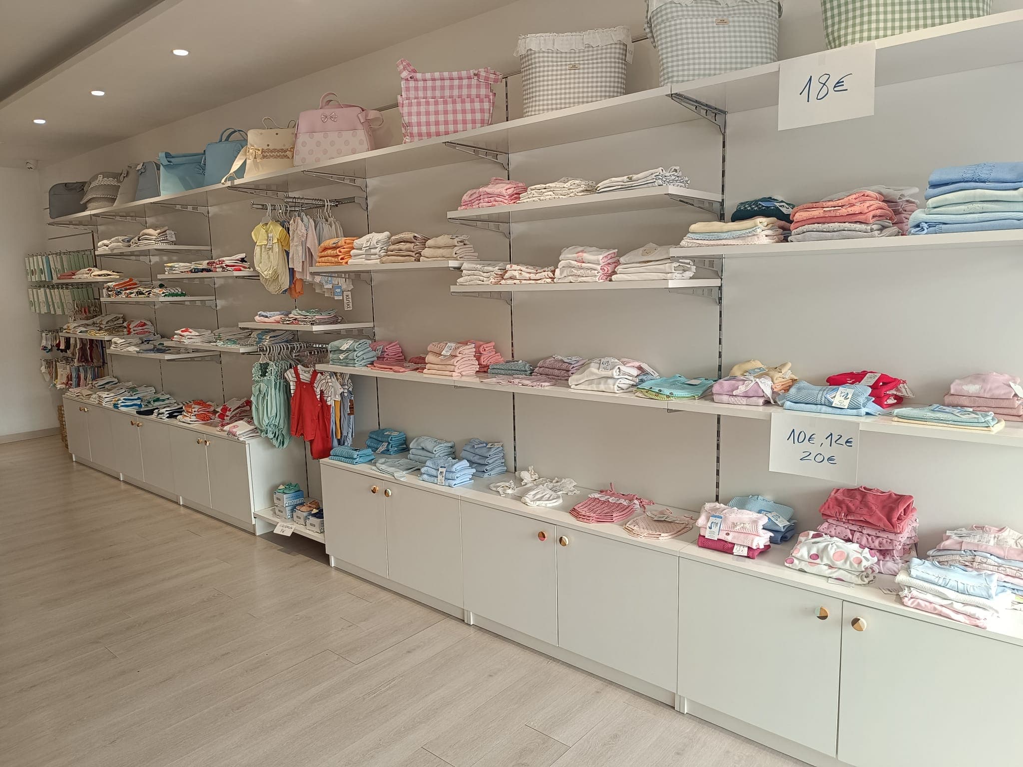 Interior de Celeste Bebé — San Pedro Alcántara